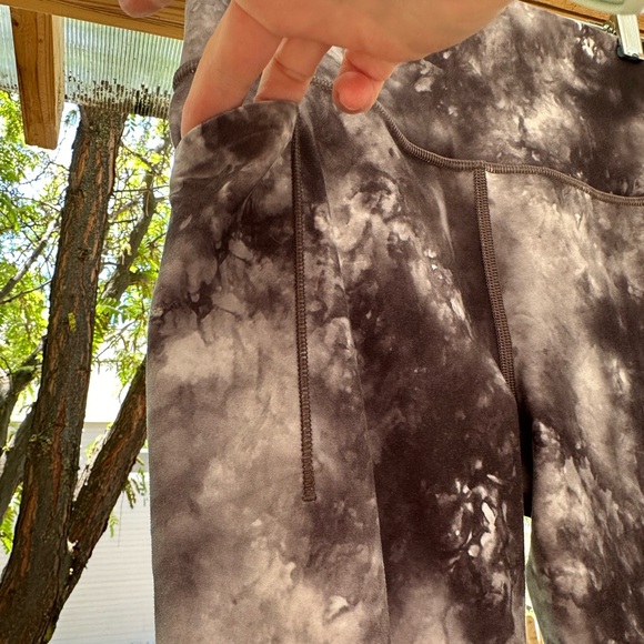 Athleta Salutation Crop Capri Leggings Marled Tie Die Black White 19” Small - Picture 9 of 16